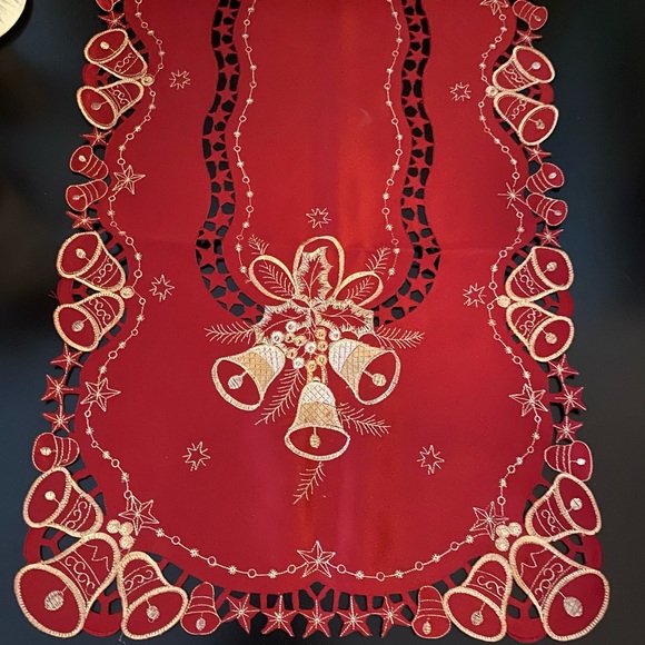 NEW Beautiful Asian inspired red table runner with gold bells - Picture 2 of 4